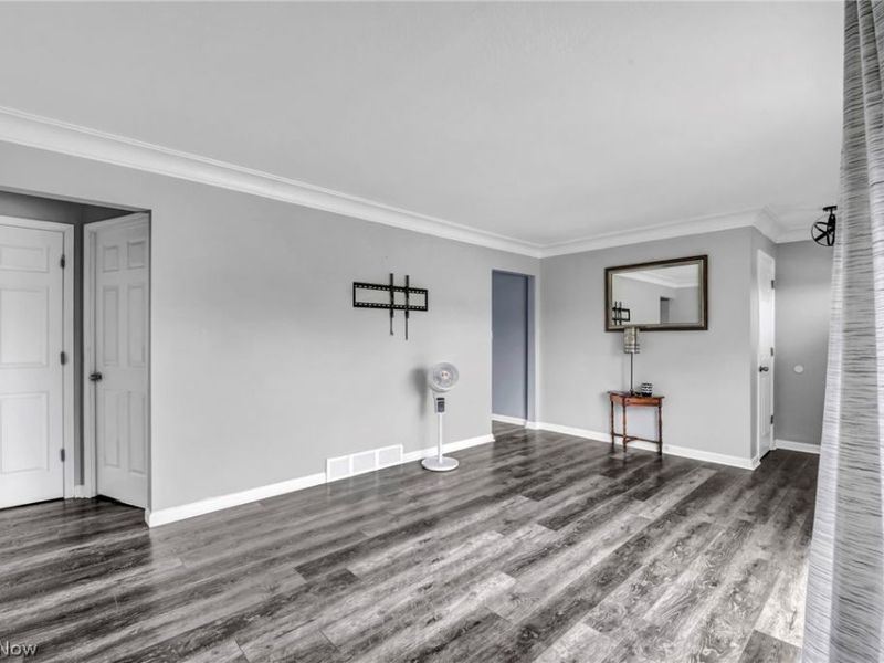 14291 Gallatin Boulevard, Brook Park, OH 44142 Photo 8
