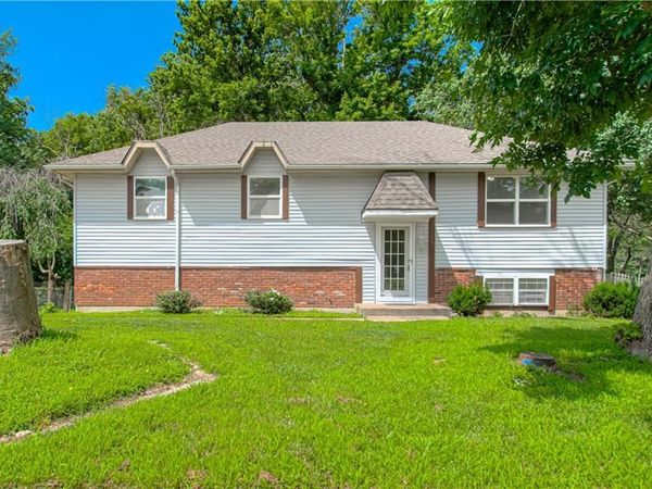 1809 SE ABBEY Street, Blue Springs, MO 64014