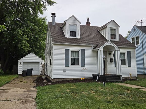 810 E 15th Street , Sterling, IL 61081