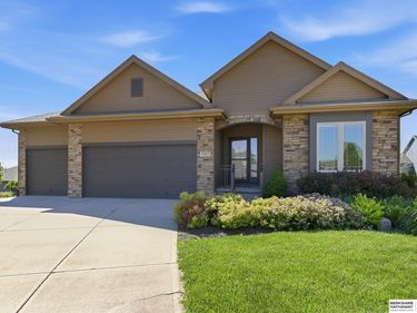 18407 Cuming Circle, Elkhorn, NE 68022