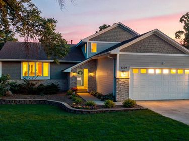 8204 Horizon Drive, Shakopee, MN 55379