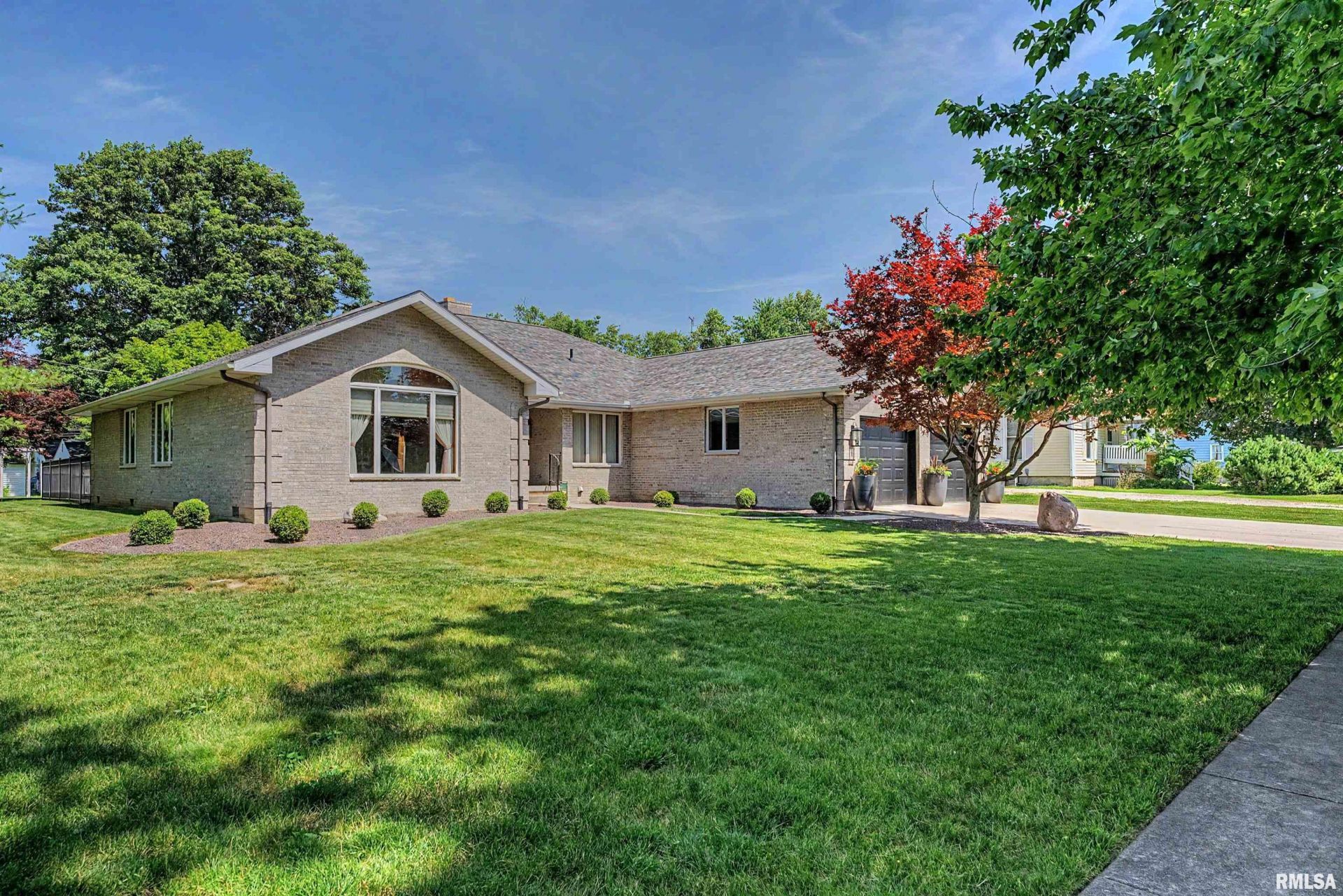 419 N Logan Street, Lincoln, IL 62656 Main Photo