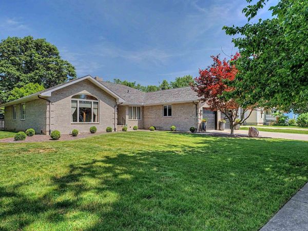419 N LOGAN Street, Lincoln, IL 62656