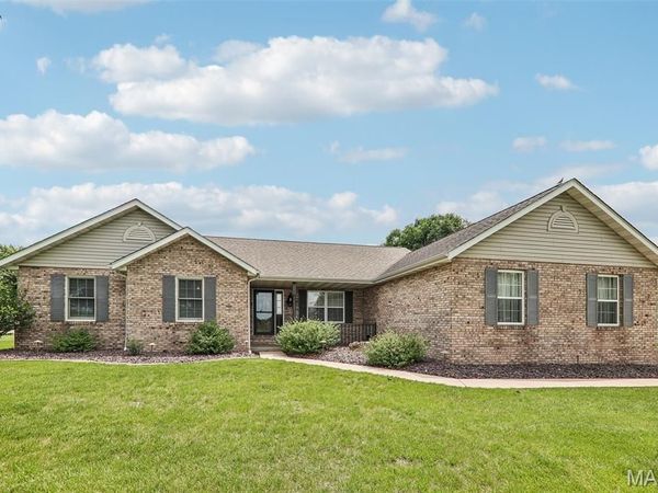 14200 Saint James Lane , Breese, IL 62230