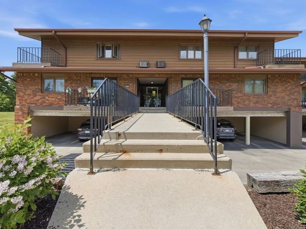 4085 S 84th St, Unit 7, Greenfield, WI 53228