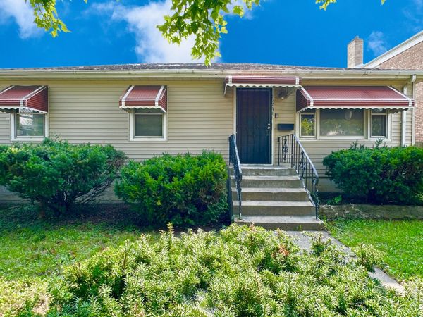 15741 Finch Avenue , Harvey, IL 60426
