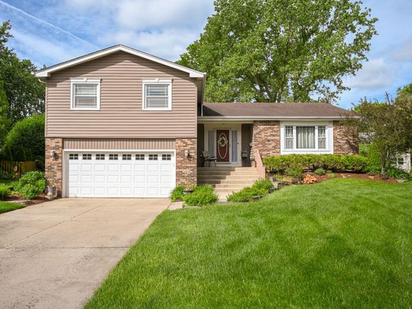 23W311 Edgewood Court , Glen Ellyn, IL 60137
