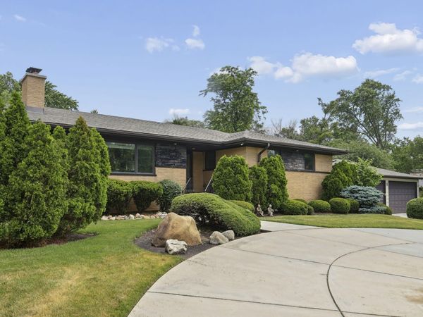 20W276 Belmont Place , Addison, IL 60101
