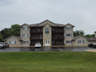 109 E Price Street , Unit 301, Eldridge, IA 52748