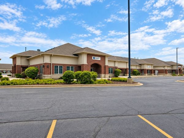 1452 Merchant Drive, Algonquin, IL 60102