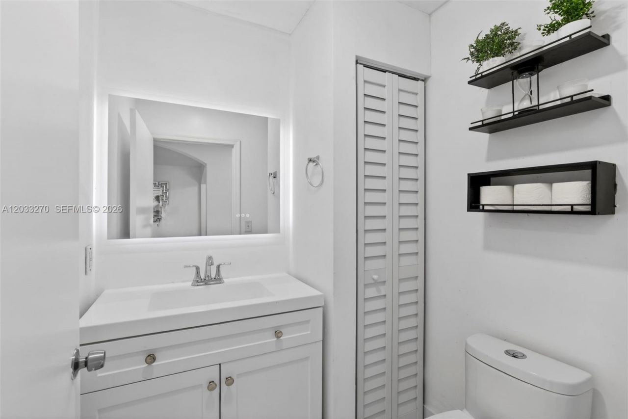 448 NW 15th Way , Fort Lauderdale, FL 33311 Photo