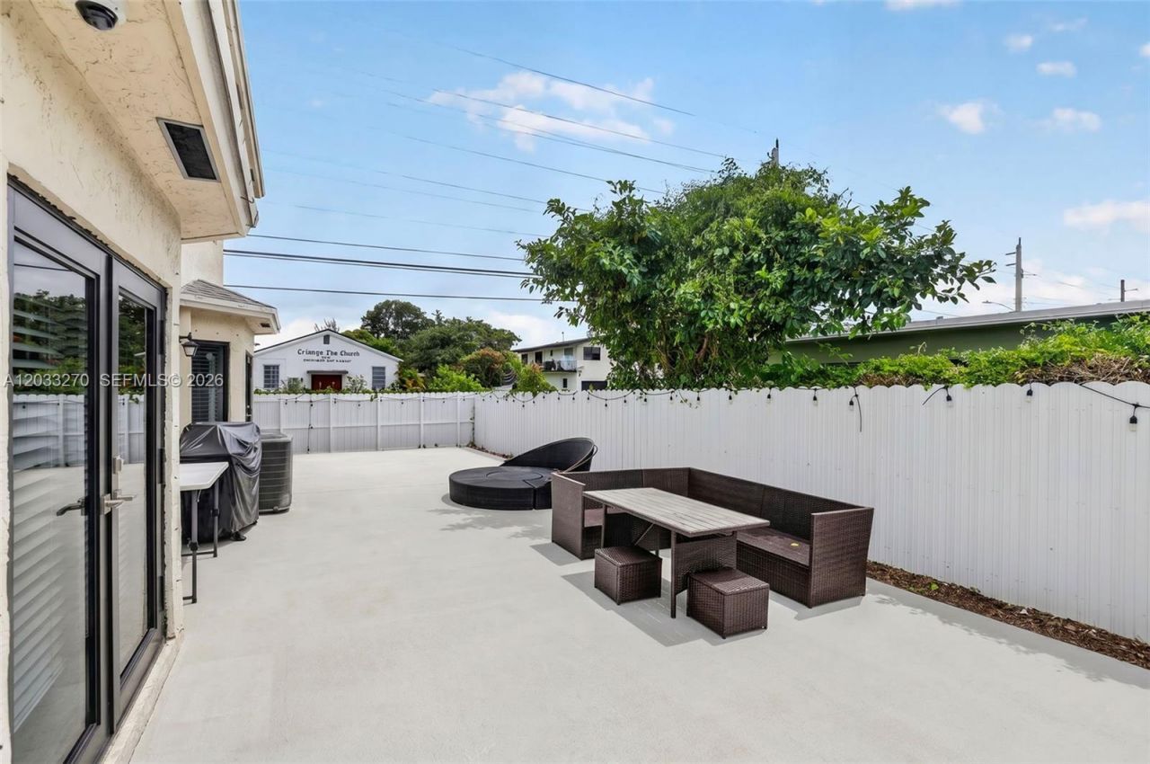 448 NW 15th Way , Fort Lauderdale, FL 33311 Photo