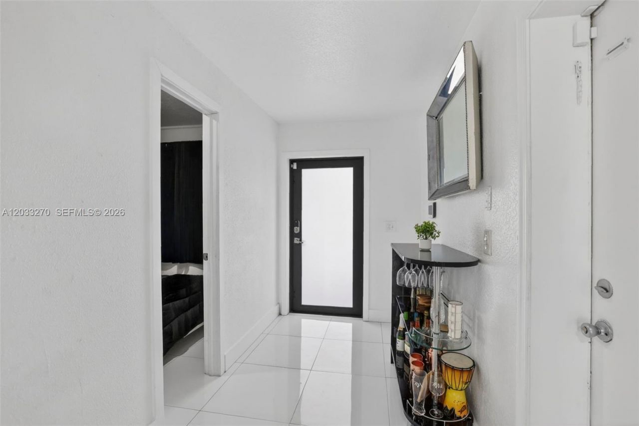 448 NW 15th Way , Fort Lauderdale, FL 33311 Photo