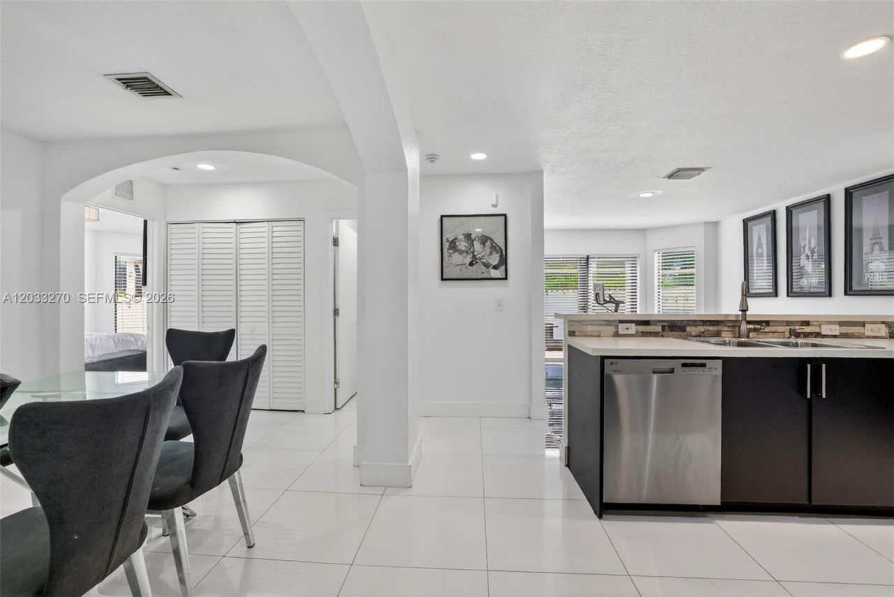 448 NW 15th Way, Fort Lauderdale, FL 33311 Photo
