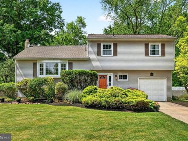 1 CEDAR LA, EAST WINDSOR, NJ 08520