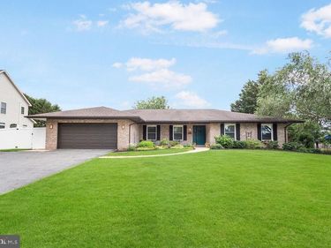 3759 CAYUGA LANE, YORK, PA 17402
