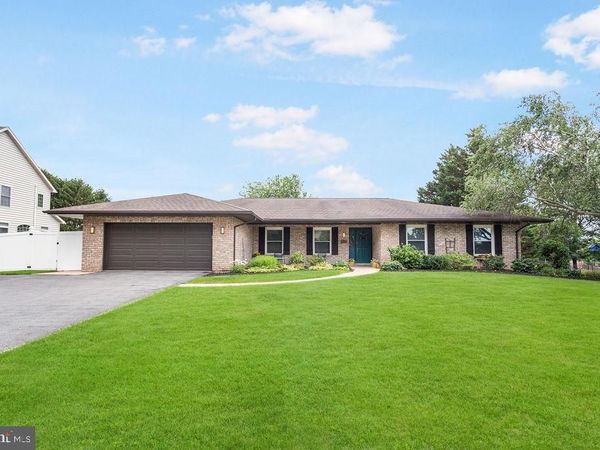 3759 CAYUGA LANE, YORK, PA 17402