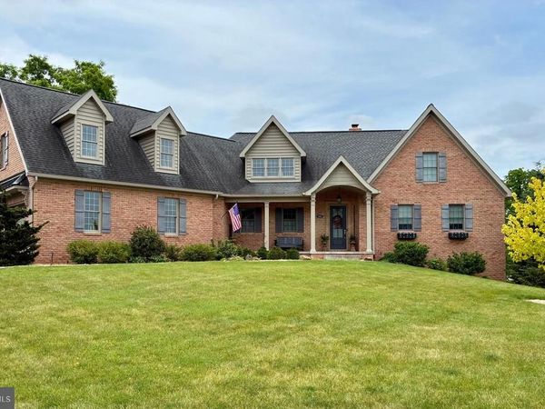 500 BROOKVIEW DRIVE, GREENCASTLE, PA 17225