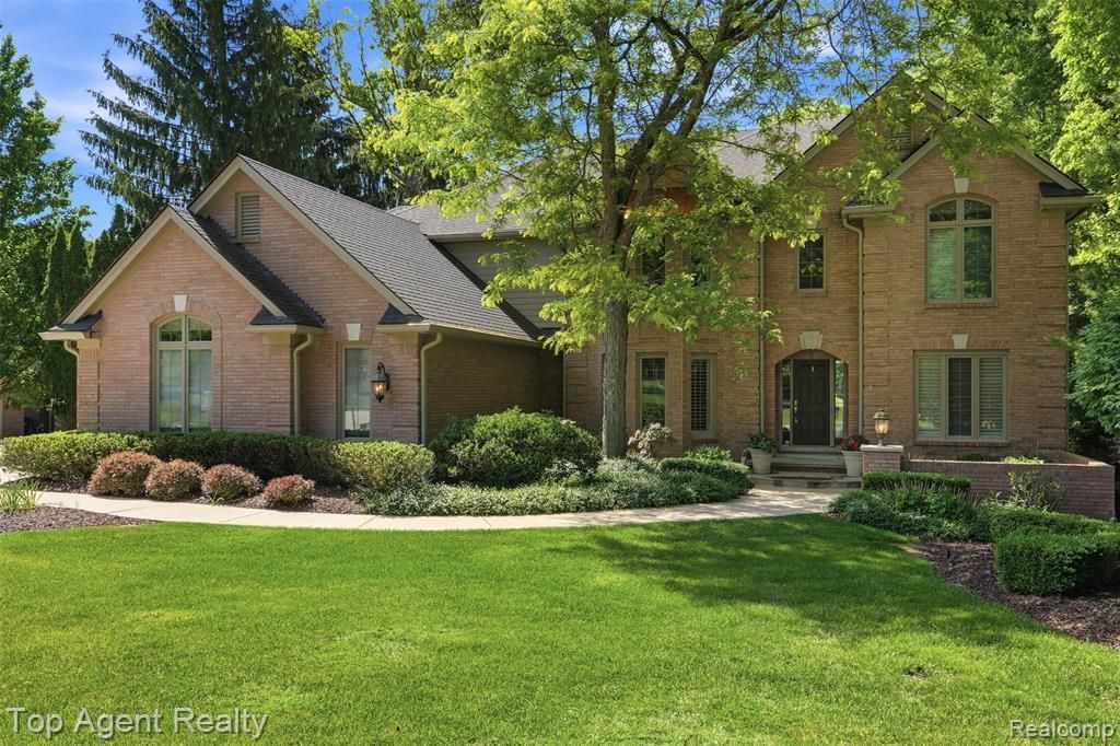 1709 Apple Ridge Court, Rochester Hills, MI 48306 Main Photo