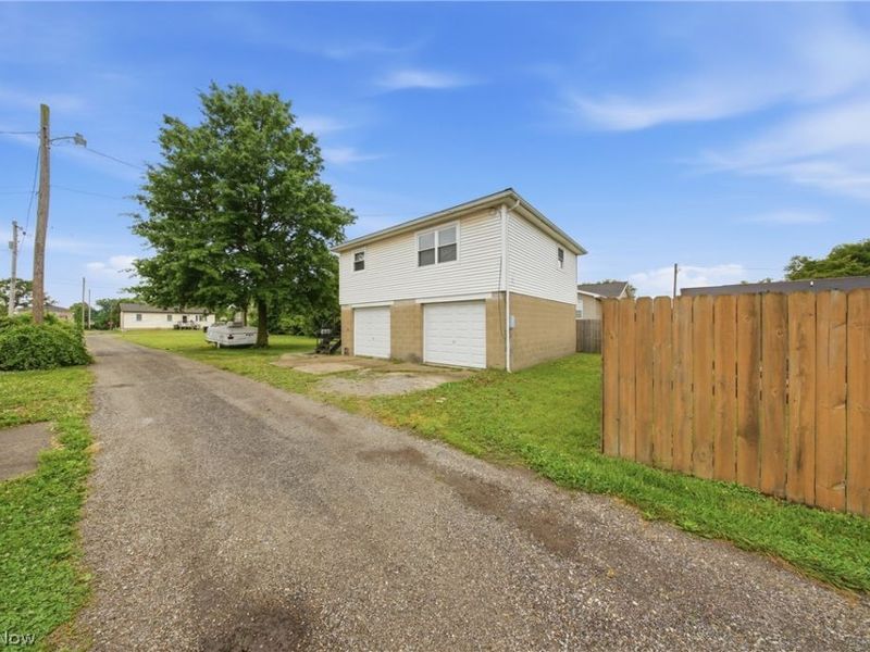 1010 1/2 Poplar Avenue, Belpre, OH 45714 Photo 3