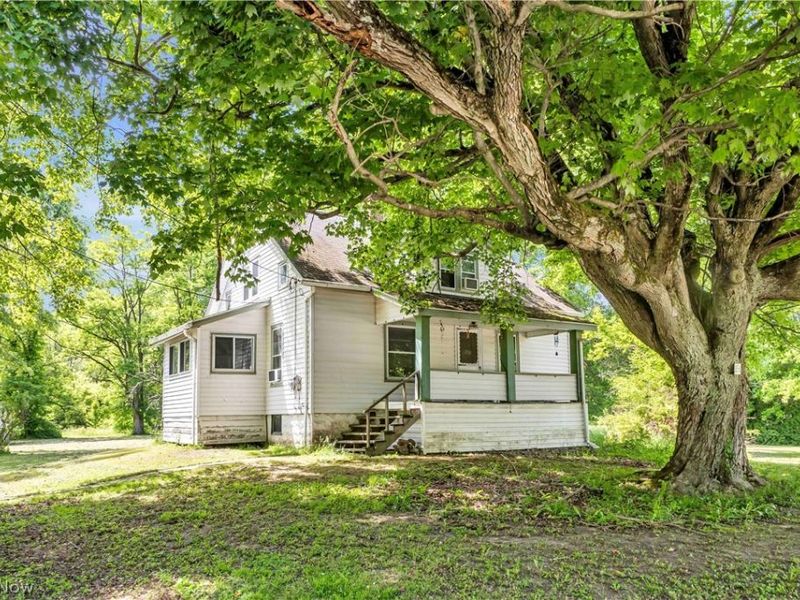 3356 S Leavitt Road SW, Lordstown, OH 44481 Photo 1
