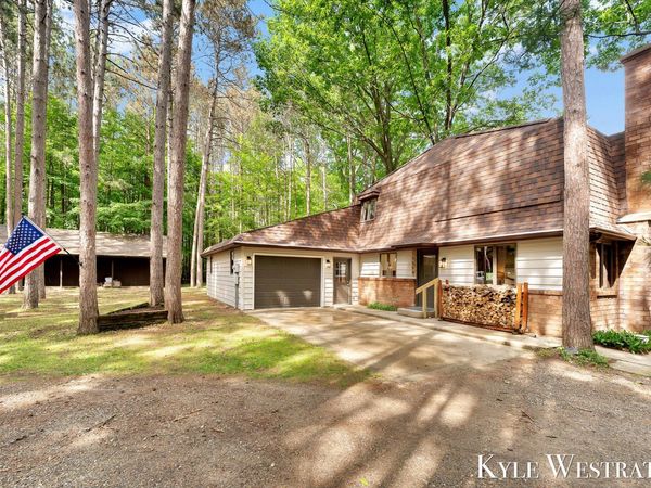 15594 Ritchie Avenue NE, Cedar Springs, MI 49319