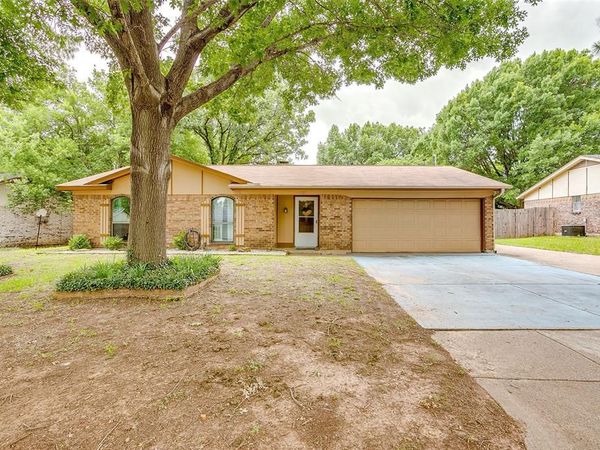 721 NW Wood Street, Burleson, TX 76028