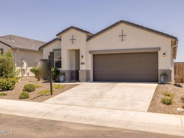 2421 W SABLE Avenue, Apache Junction, AZ 85120