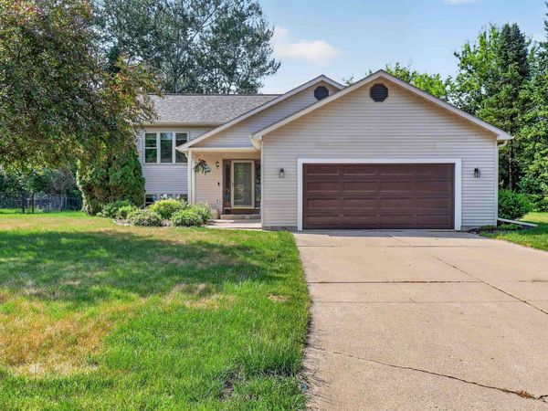 753 Walker Way, Edgerton, WI 53534