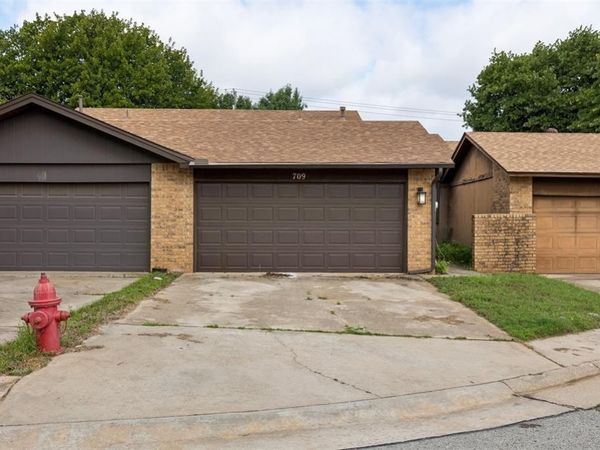 709 Stonecroft Circle, Edmond, OK 73034