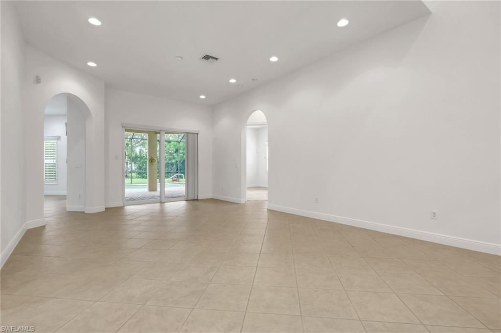 10233 Avonleigh Dr , Bonita Springs, FL 34135 Photo