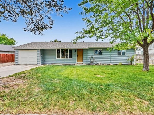 8 S Canyon Dr, Middleton, ID 83644
