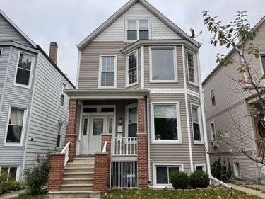 3237 N Ridgeway Avenue, Unit 2, Chicago, IL 60618