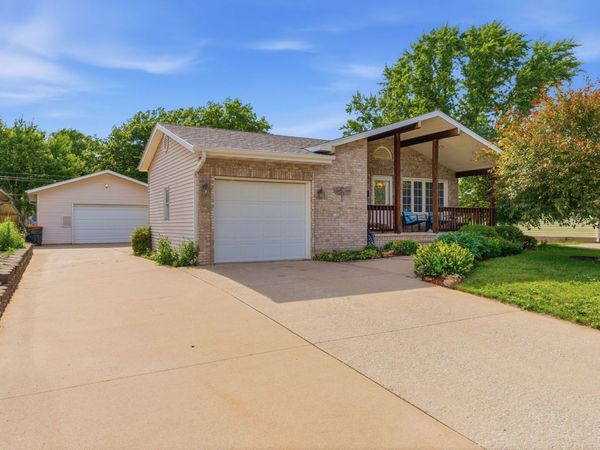 2124 N Gayman Avenue , Davenport, IA 52804