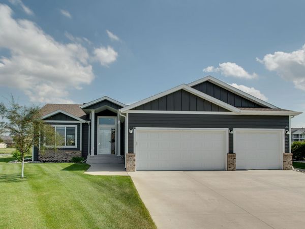 601 27th Avenue W, West Fargo, ND 58078
