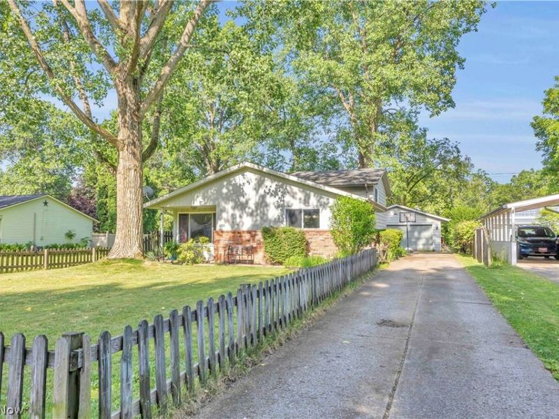 5290 Wellesley Avenue , North Olmsted, OH 44070 Photo 2