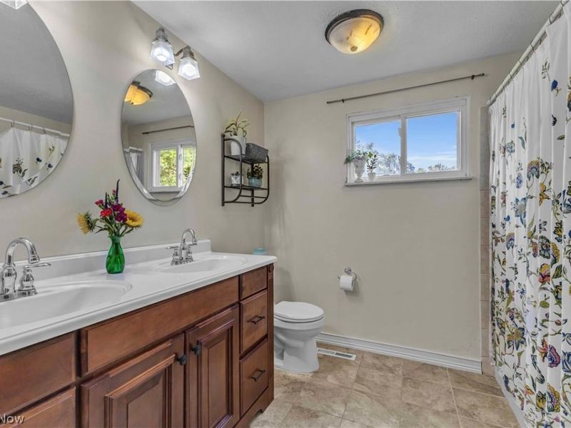 5290 Wellesley Avenue , North Olmsted, OH 44070 Photo 23