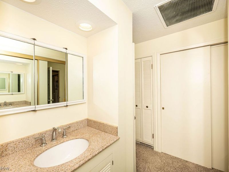 729 Kenwood Drive , Mayfield Village, OH 44040 Photo 18