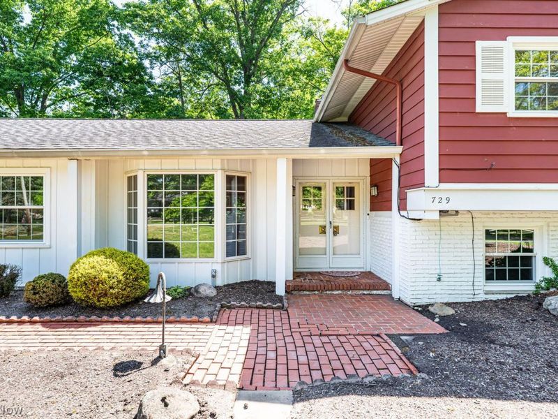 729 Kenwood Drive , Mayfield Village, OH 44040 Photo 2