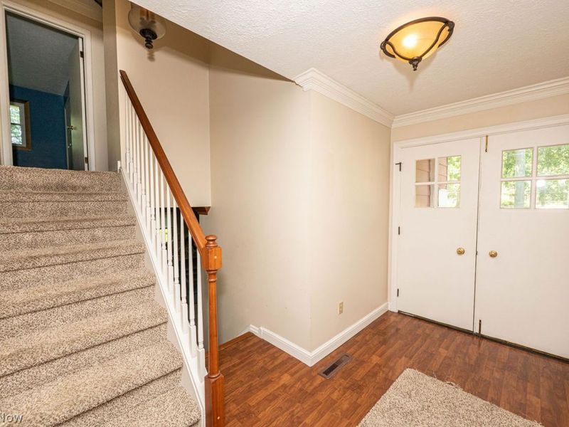 729 Kenwood Drive , Mayfield Village, OH 44040 Photo 3