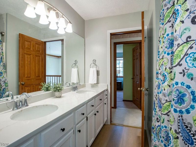18100 Rustic Hollow , Strongsville, OH 44136 Photo 39