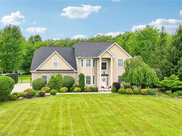 8874 Sharp Road , Olmsted Twp, OH 44138