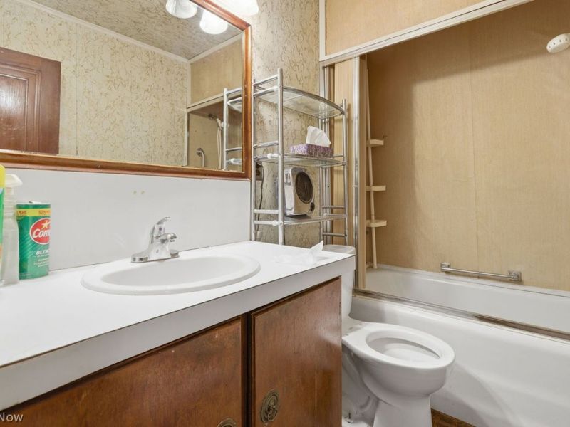 125 W 39th Street , Lorain, OH 44052 Photo 27