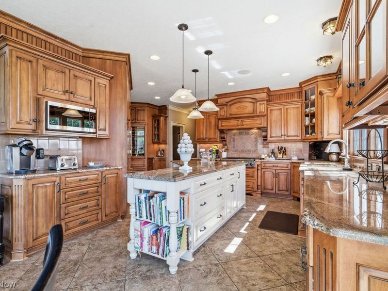2198 E Park Drive , Uniontown, OH 44685 Photo 10