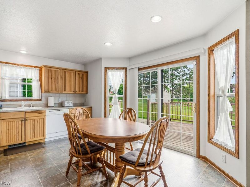 5870 Sky Ridge Avenue NE, Louisville, OH 44641 Photo 10