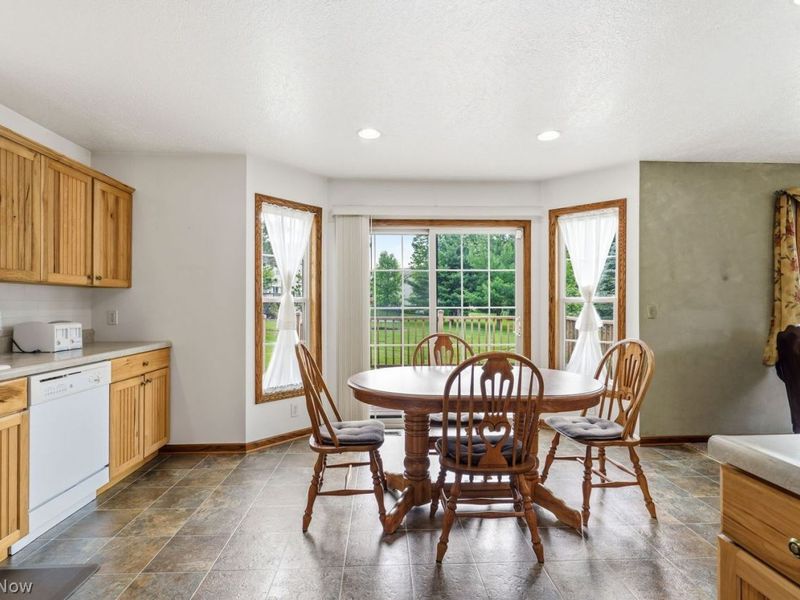 5870 Sky Ridge Avenue NE, Louisville, OH 44641 Photo 11