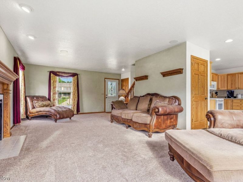 5870 Sky Ridge Avenue NE, Louisville, OH 44641 Photo 5
