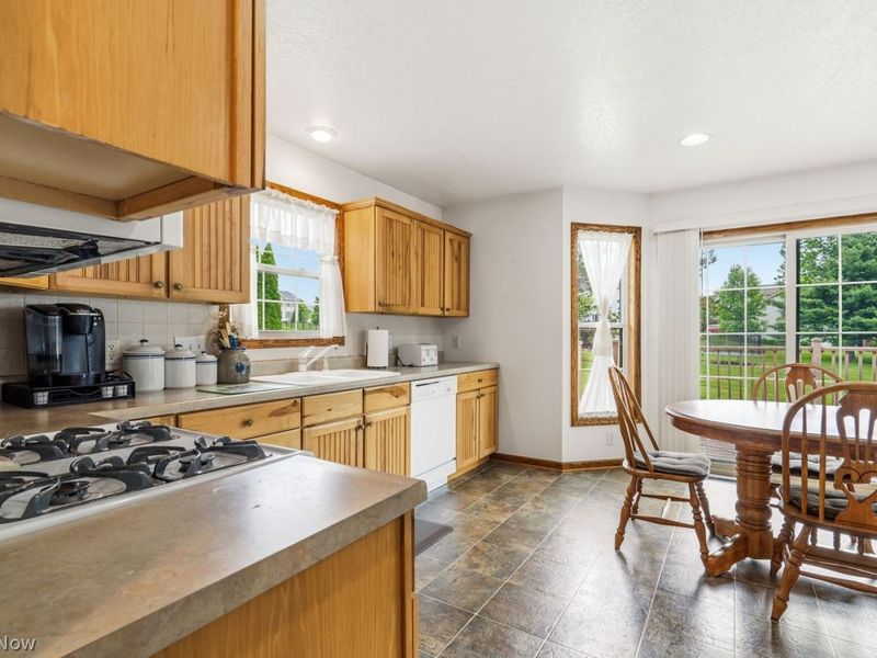 5870 Sky Ridge Avenue NE, Louisville, OH 44641 Photo 8