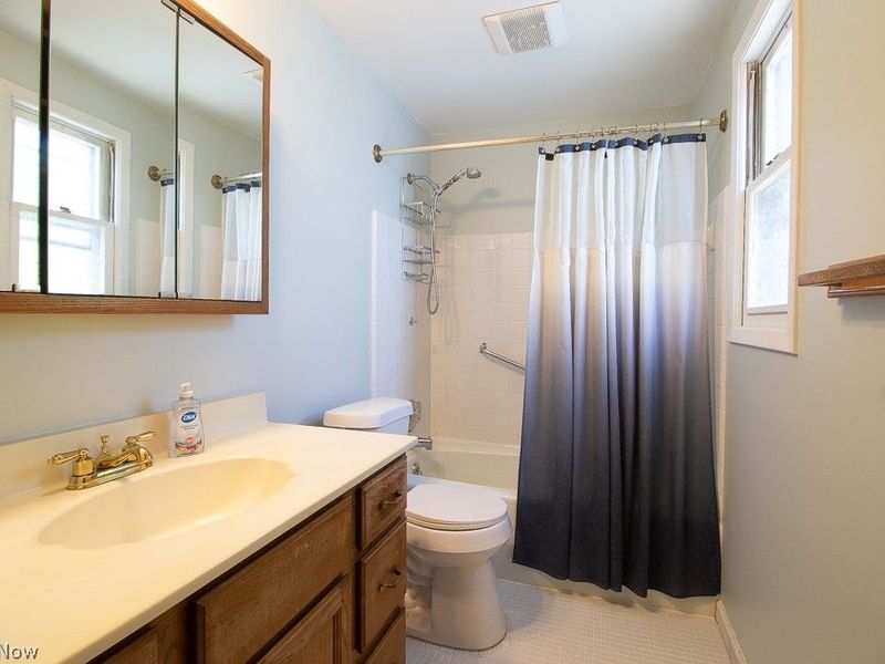 340 E 248th Street , Euclid, OH 44123 Photo 13