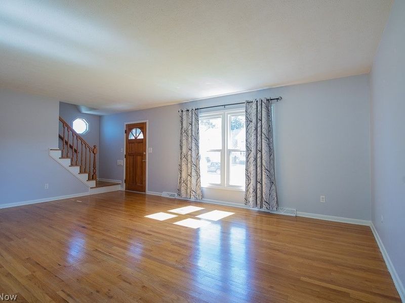 340 E 248th Street , Euclid, OH 44123 Photo 4
